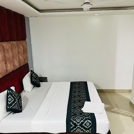 Hotel Marina Near Igi Airport Delhi New Delhi Exterior photo